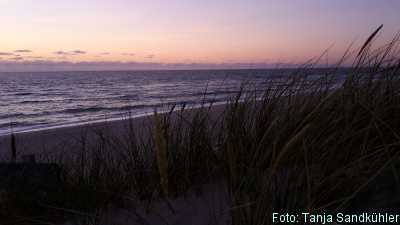 Dämmerung am Meeresstrand